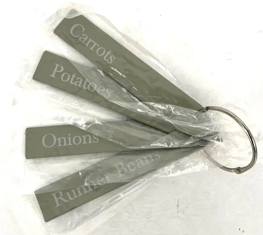Williams Sonoma Vegetable Garden Plant Markers Metal Stakes Set of 4 NWT